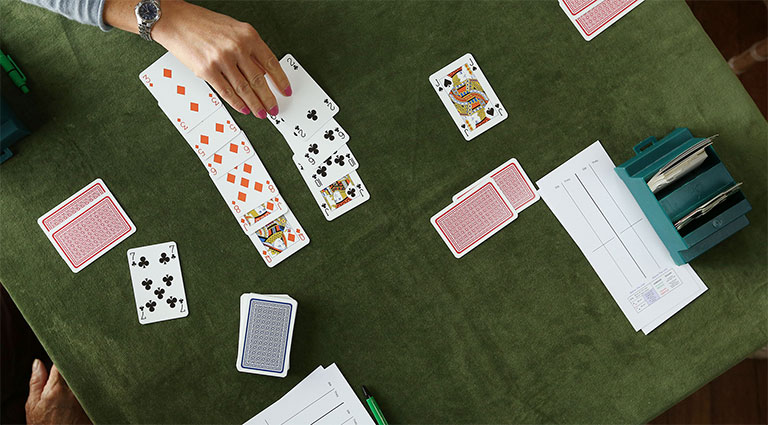 people playing the bridge tournament